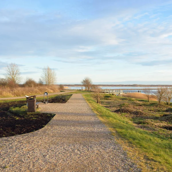 Gravel Road Lawn Lake Recreational Area Forest Park Soft Sunlight — Zdjęcie stockowe