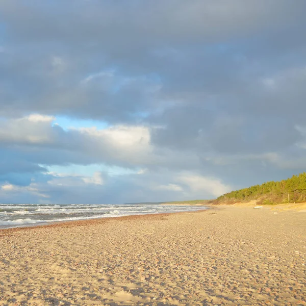 Östersjön Vid Solnedgången Stranden Sanddynerna Dramatisk Himmel Flödande Moln Mjukt — Stockfoto