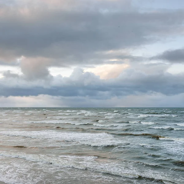 Mer Baltique Après Tempête Ciel Dramatique Nuages Brillants Lumière Douce — Photo