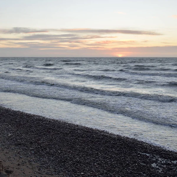 Панорамний Вид Балтійського Морського Берега Заході Сонця Драматичний Хмарний Пейзаж — стокове фото