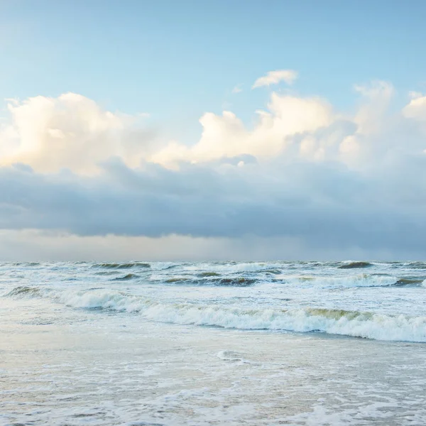 Baltic Sea Storm Dramatic Sky Glowing Clouds Soft Sunlight Waves — ストック写真