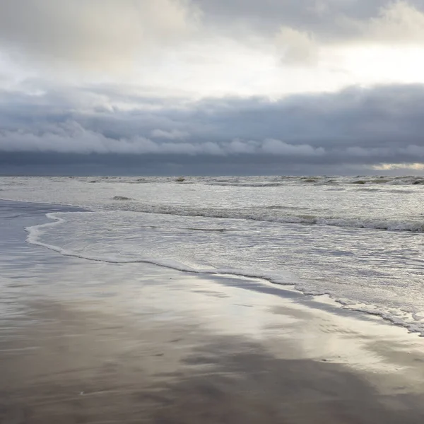 Mer Baltique Après Tempête Lumière Douce Coucher Soleil Nuages Brillants — Photo