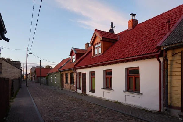 Rua Vazia Estrada Asfalto Uma Pequena Cidade Aldeia Casas Tradicionais — Fotografia de Stock