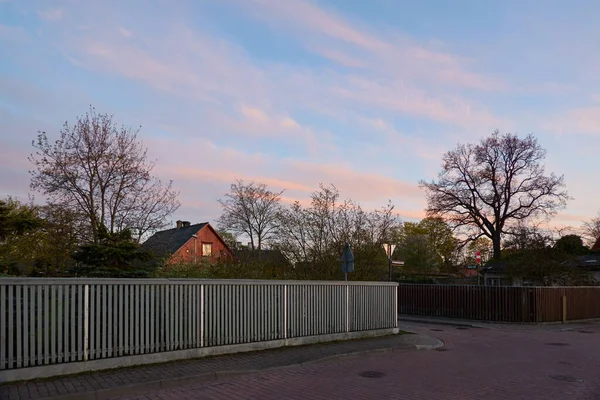 Leere Straße Asphaltstraße Einer Kleinen Stadt Dorf Traditionelle Und Moderne — Stockfoto