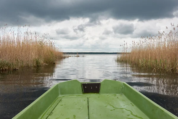 Kleines Grünes Boot Vor Anker Waldsee Skandinavien Transport Traditionelles Handwerk — Stockfoto