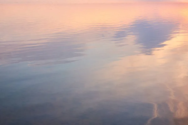 Lago Del Bosque Río Atardecer Superficie Agua Reflejos Espejo Natural —  Fotos de Stock