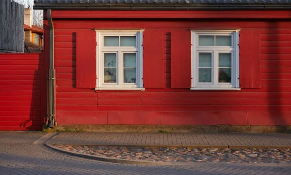 Ξύλινο Σπίτι Εξωτερικό Κλασικές Οικοδομικές Παραδόσεις Κόκκινη Μπογιά Φαλού Σκανδιναβία — Φωτογραφία Αρχείου