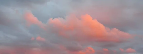 Sunset Sky Glowing Pink Golden Clouds Storm Dramatic Cloudscape Concept — стоковое фото