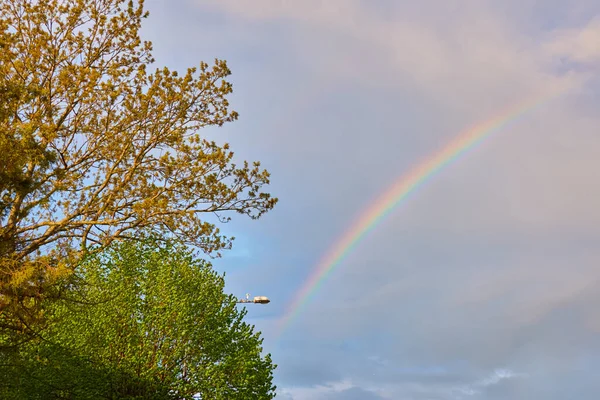 Arco Iris Nubes Ornamentales Cielo Dramático Después Tormenta Lluvia Luz — Foto de Stock