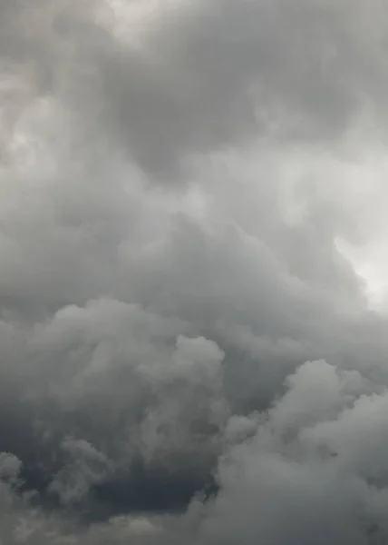 Coudscape Weiße Zierwolken Sanftes Sonnenlicht Sonnenstrahlen Strahlend Blauer Himmel Natürliche — Stockfoto