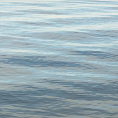 Panoramik deniz manzarası. Açık mavi parlayan gökyüzü, yansımalar, deniz suyu yüzeyi dokusu. Rüya gibi bir manzara. Doğa, çevre, ekoloji temaları. Turizm, rahatlama, meditasyon kavramları