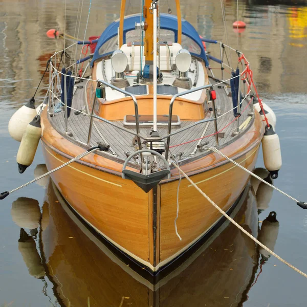 Modern Classic Wooden Swedish Cruising Sailboat Moored Pier Yacht Marina — Foto de Stock