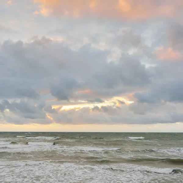 Panoramic View Baltic Sea Shore Sunset Dramatic Cloudscape Glowing Clouds — Fotografia de Stock