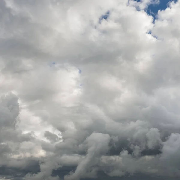 Coudscape Weiße Zierwolken Sanftes Sonnenlicht Sonnenstrahlen Strahlend Blauer Himmel Natürliche — Stockfoto