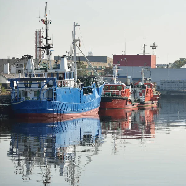 Fishing Trawler Pilot Boats Moored Pier Cargo Port Terminal Nautical — ストック写真