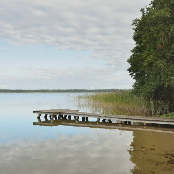 Forest River Lake Sunny Day Wooden Pier Clea Sky Reflections — Photo