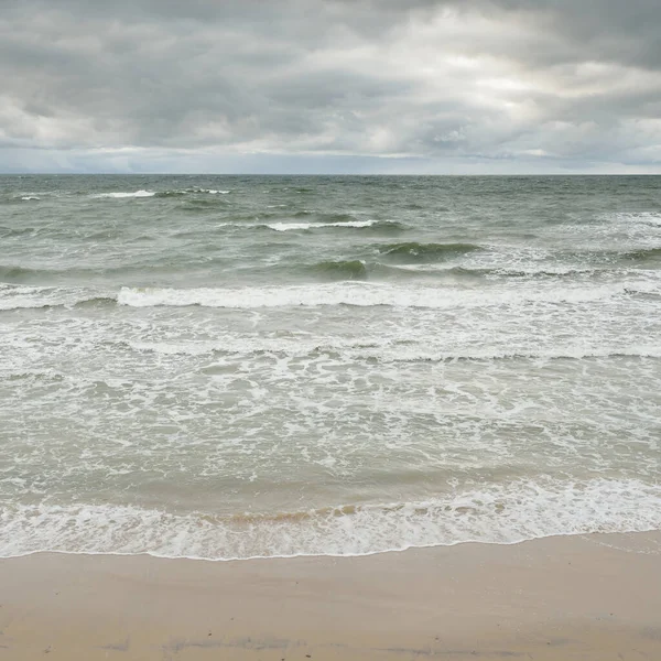 风暴期间的波罗的海 戏剧化的天空 乌云密布 Idyllic海景 气候变化 变化无常的天气 — 图库照片