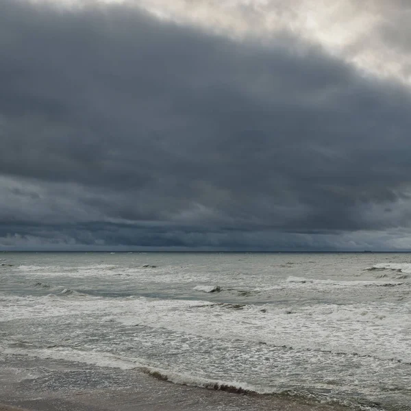 Baltic Sea Storm Dramatic Sky Dark Glowing Clouds Waves Water — Stockfoto