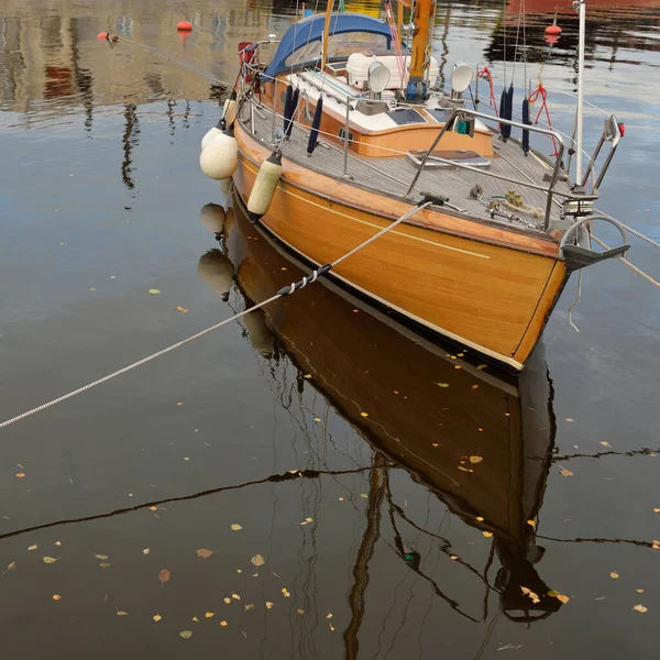 Modern Classic Wooden Swedish Cruising Sailboat Moored Pier Yacht Marina — Foto Stock