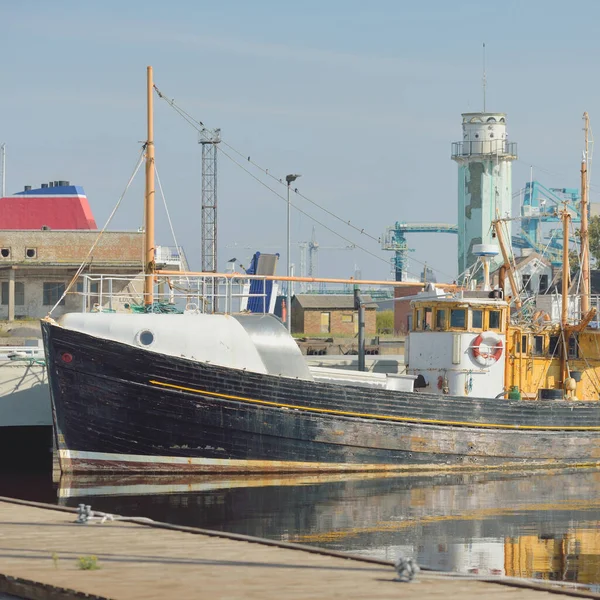 Ένα Παλιό Ξύλινο Κλασικό Αλιευτικό Σκάφος Της Βόρειας Θάλασσας Αγκυροβολημένο — Φωτογραφία Αρχείου