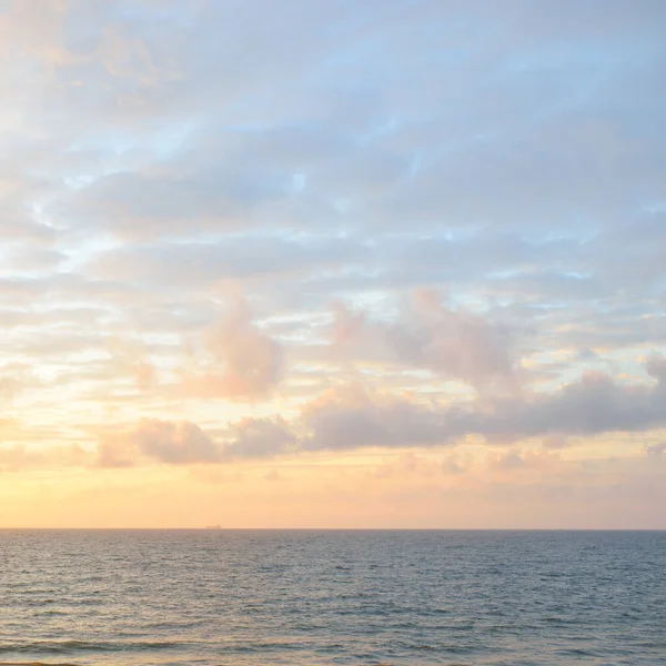 Vista Panorâmica Costa Mar Báltico Pôr Sol Paisagem Nebulosa Dramática — Fotografia de Stock
