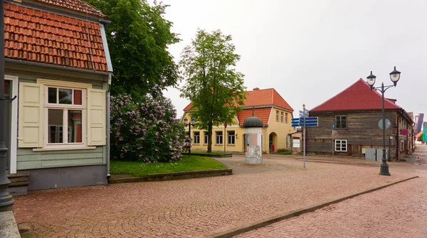 拉脱维亚文茨皮尔斯古城的一条空荡荡的街道 历史和传统建筑 旅游目的地 文化主题 — 图库照片