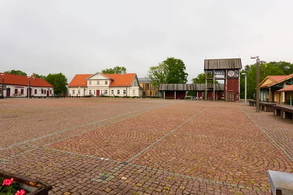 Pazar Yeri Kasaba Meydanı Tarihi Geleneksel Mimari Letonya Sızıntı Var — Stok fotoğraf