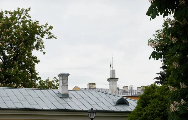 Oud Huis Dak Bedekt Met Een Keramische Tegels Ventspils Letland — Stockfoto