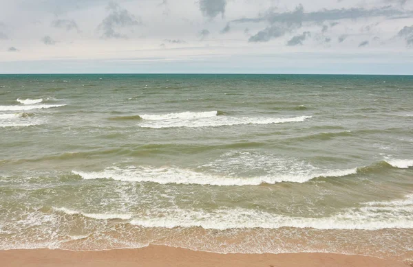 夏日阳光灿烂的波罗的海海滨全景 柔和的阳光Idyllic海景 生态旅游 探索概念 — 图库照片