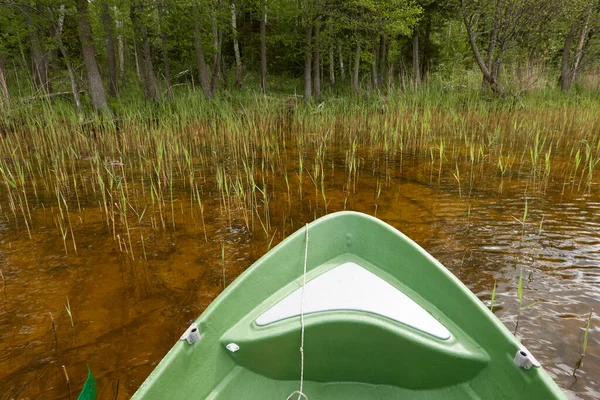 Μικρό Πράσινο Σκάφος Αγκυροβολημένο Στη Λίμνη Σκανδιναβία Μεταφορά Παραδοσιακή Τέχνη — Φωτογραφία Αρχείου