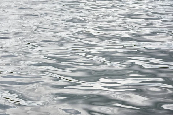 Reflejos Nubes Brillantes Agua Cristalina Gotas Lluvia Textura Natural Abstracta —  Fotos de Stock