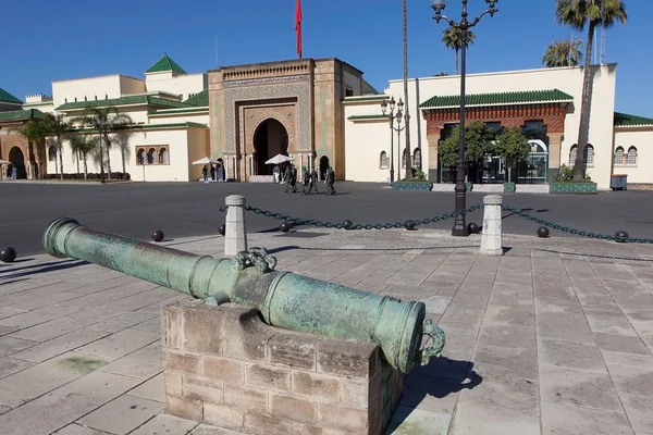 Kanon op het Koninklijk Paleis. Rabat — Stockfoto