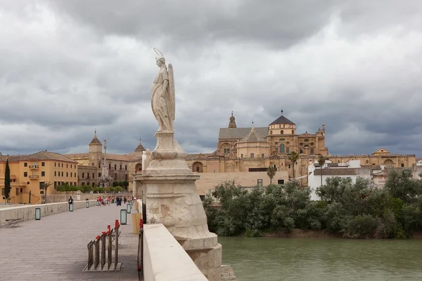 Roman bridge over the river Guadalquivir. Cordova. Spain — Stock Photo, Image