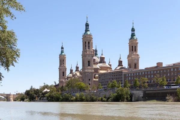 Zaragoza. katedralen i St mary oskulden av pilar — Stockfoto