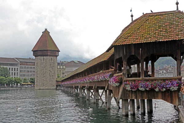 Jembatan Kapel Jembatan di kota Lucerne, Swiss — Stok Foto