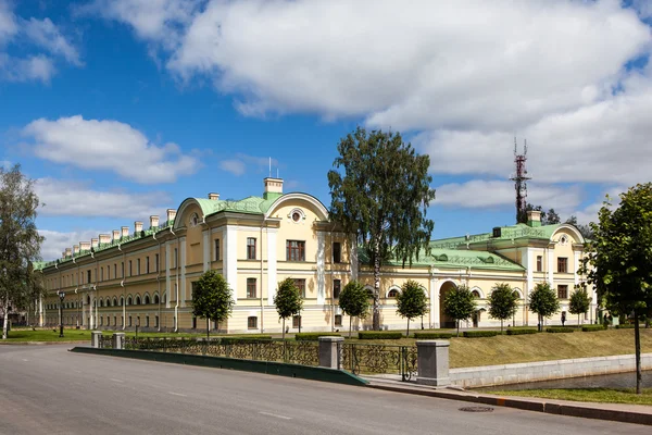 Strelna. Rusland. op het complex staat "palacio de congresos" — Stockfoto