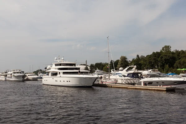 De yacht club "krestovskiy", Sint-petersburg — Stockfoto