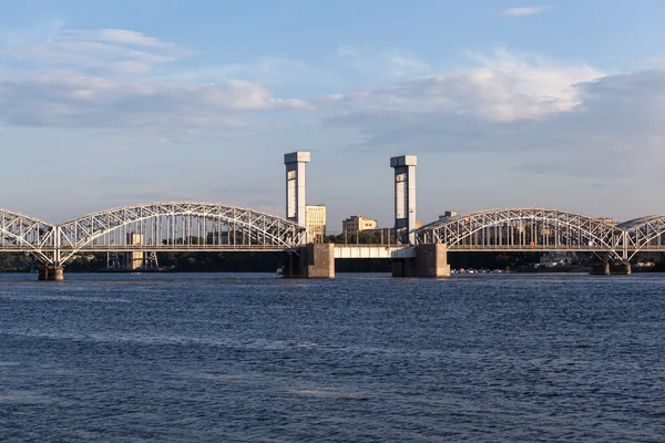 Sint-petersburg. Rusland. Finland spoorbrug. — Stockfoto