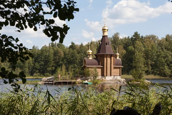 Vasiljev. Rusko. kostel na vodě sv.. — Stock fotografie