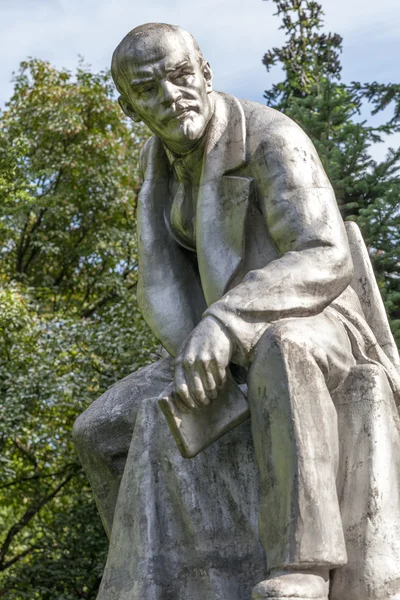 Monument to Lenin. Botanical Garden. St. Petersburg. — Stock Photo, Image