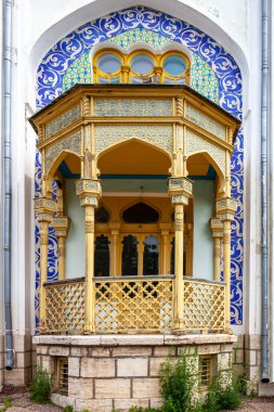 Buhara Emiri 'nin Neo-Moorish tarzında sarayının bir parçası. Şifa parkı. Zheleznovodsk. Stavropol bölgesi. - Rusya. 23 Mayıs 2021