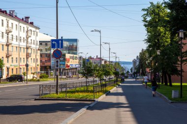 Şehir manzarası. Lenin Bulvarı. Petrozavodsk. Karelia Cumhuriyeti. - Rusya. 11 Temmuz 2021