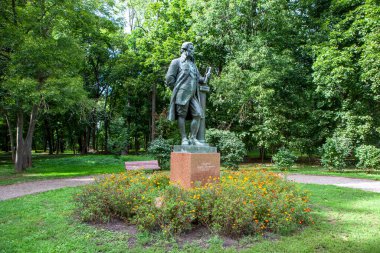 Bogoroditsk şehrinin çevresi ve cazibesi. Bogoroditsk Sarayı ve park topluluğu. Bogoroditsk. Tula bölgesi. - Rusya. 3 Eylül 2021