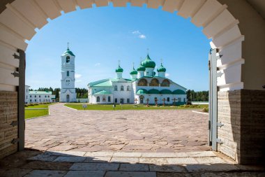 Kutsal Üçlü Alexander-Svirsky Manastırı. Preobrazhenskaya kısmı. Staraya Sloboda köyü. Lodeynopolsky bölgesinde. Leningrad bölgesi. - Rusya. 12 Temmuz 2021