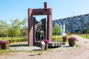 Sovyet birliklerinin Afganistan 'dan çekilmesinin 25. yıldönümüne adanmış asker-uluslararası milliyetçiler anıtı. Dövüş Kardeşliği Parkı. Aziz Petersburg. - Rusya. 26 Temmuz 2021