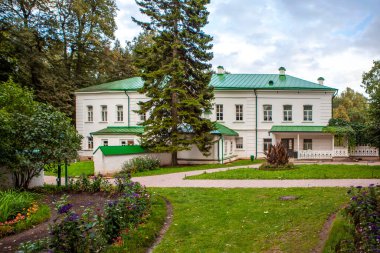 Bogoroditsk şehrinin çevresi ve cazibesi. Bogoroditsk Sarayı ve park topluluğu. Bogoroditsk. Tula bölgesi. - Rusya. 3 Eylül 2021