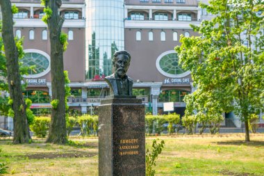 Doktor Limberg 'in anıtı, Alexander Alexandrovich. Birinci Tıp Fakültesi Meydanı I.P. Pavlov. Aziz Petersburg. - Rusya. 18 Temmuz 2021