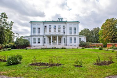 Kont Bobrinsky Sarayı. Bogoroditsky Sarayı ve Park topluluğu. Bogoroditsk. Tula bölgesi. - Rusya. 3 Eylül 2021