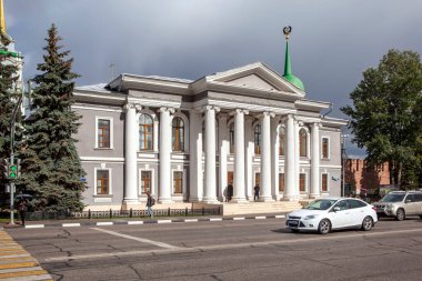 Bogoroditsk şehrinin çevresi ve cazibesi. Bogoroditsk Sarayı ve park topluluğu. Bogoroditsk. Tula bölgesi. - Rusya. 3 Eylül 2021