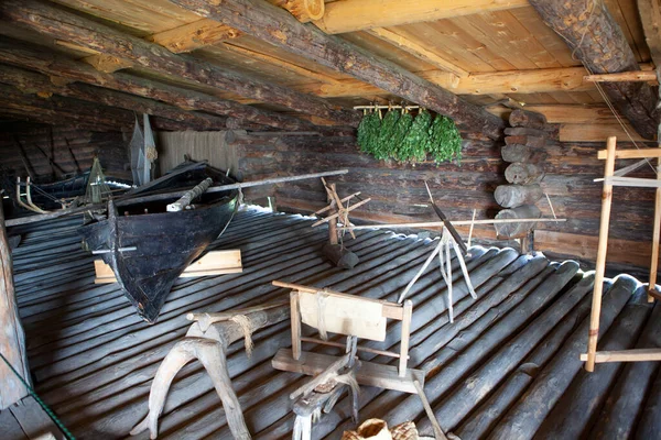 Boot Netze Schlitten Und Andere Haushaltsgegenstände Zweiten Stock Des Hauswirtschaftsraums — Stockfoto